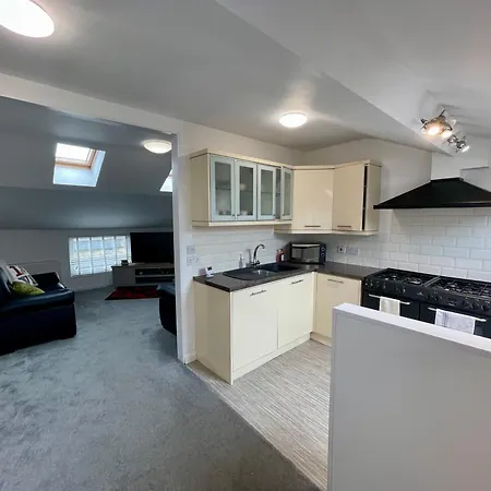 Regents Apartment *